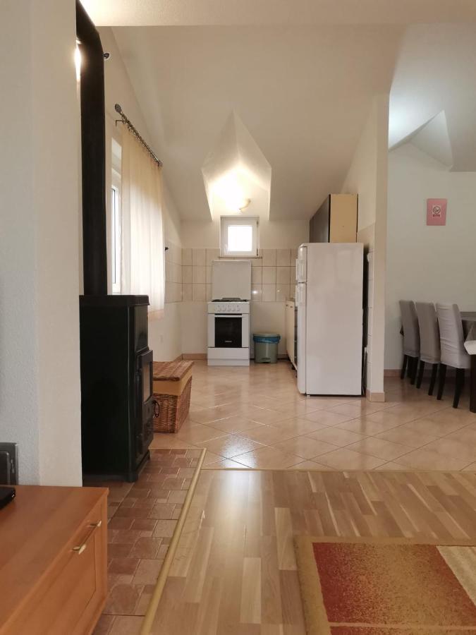 Trilj Apartman Jurika Eksteriør billede
