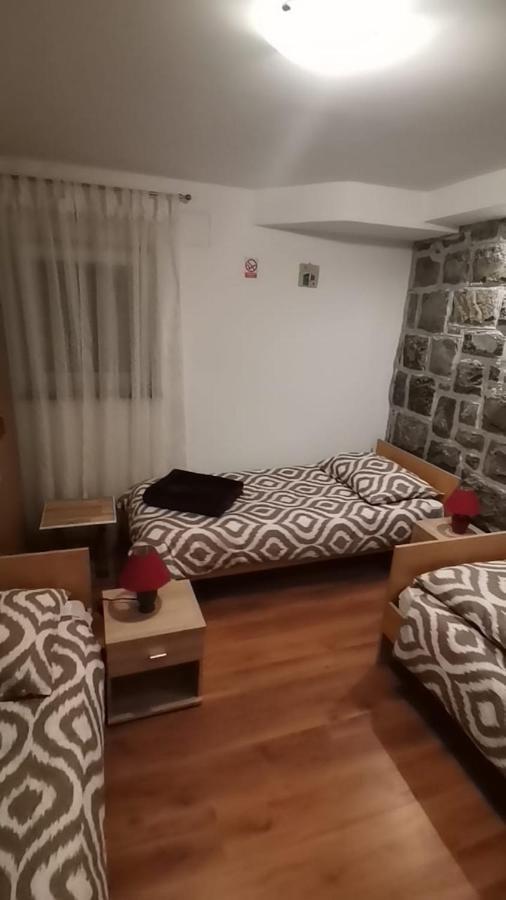 Trilj Apartman Jurika Eksteriør billede